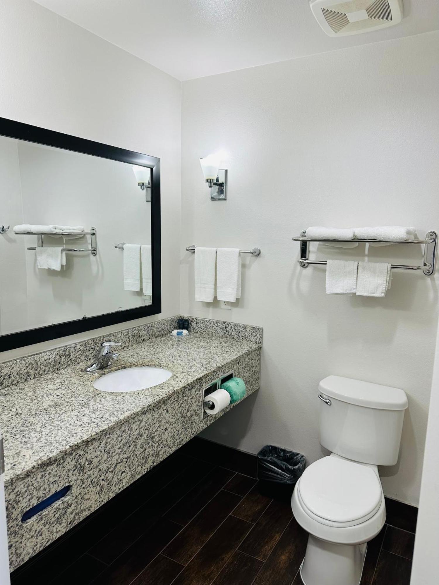 Lonestar Inn El Campo Luaran gambar